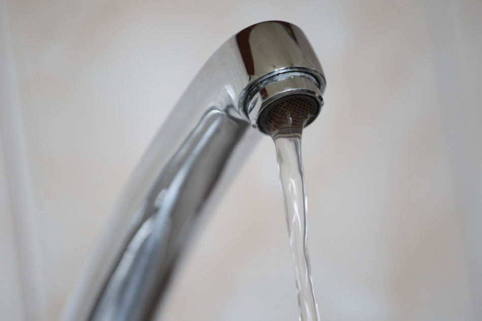 Почти 50 тысяч жителей Волхова остались без холодной воды из-за аварии